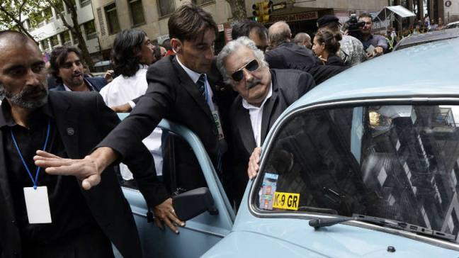 size_810_16_9_Mujica